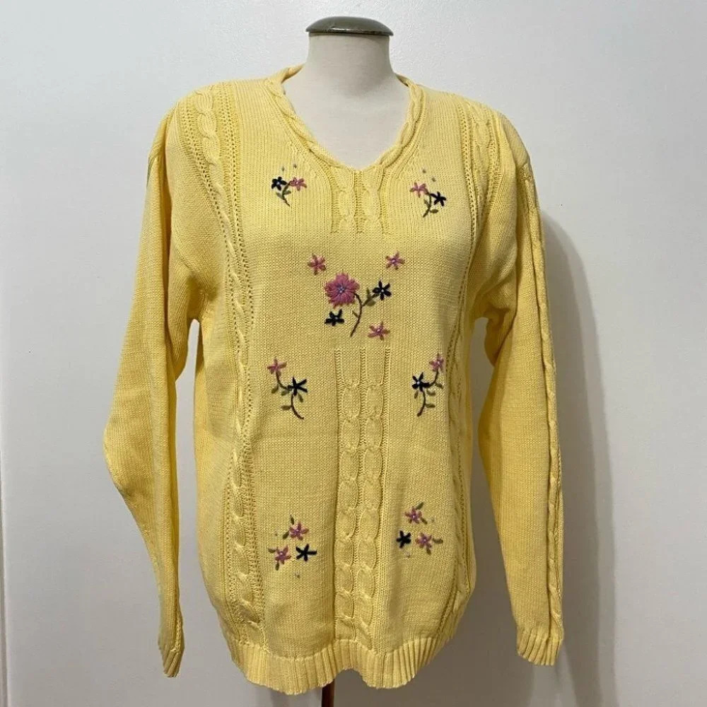 Vintage - Heavy Yellow Floral Pastel Embroidered V-neck Sweater